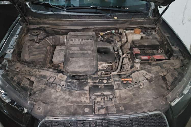 Used Chevrolet Captiva 2014 2.4L 4x4 Flagship Edition 7 Seats Engine Bay