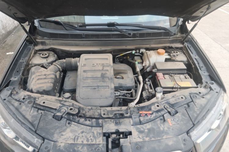Used Chevrolet Captiva 2014 2.4L 4x4 Flagship Edition 7 Seats Engine Bay