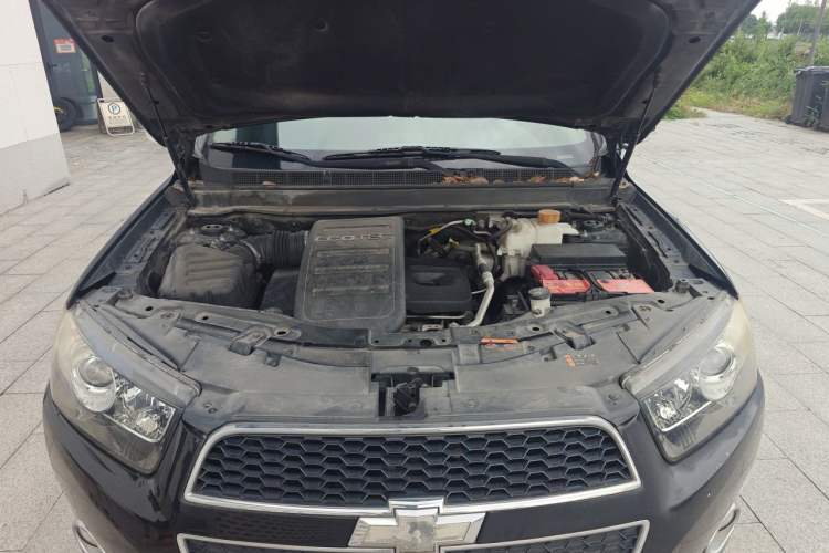 Used Chevrolet Captiva 2014 2.4L 4x4 Flagship Edition 7 Seats Engine Bay