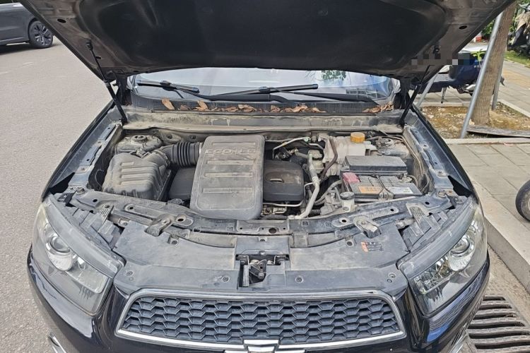 Used Chevrolet Captiva 2014 2.4L Two-Wheel Drive Urban Version 7 Seats Engine Bay