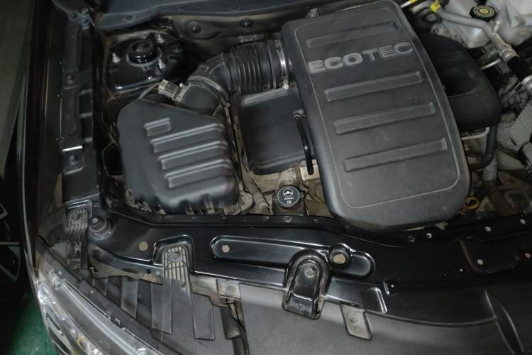 Used Chevrolet Captiva 2014 2.4L 4x4 Flagship Edition 7 Seats Engine Bay Right