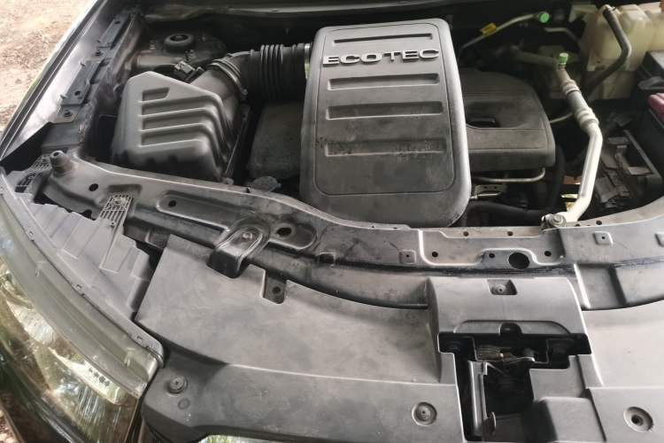 Used Chevrolet Captiva 2014 2.4L Two-Wheel Drive Urban Version 7 Seats Engine Bay Right