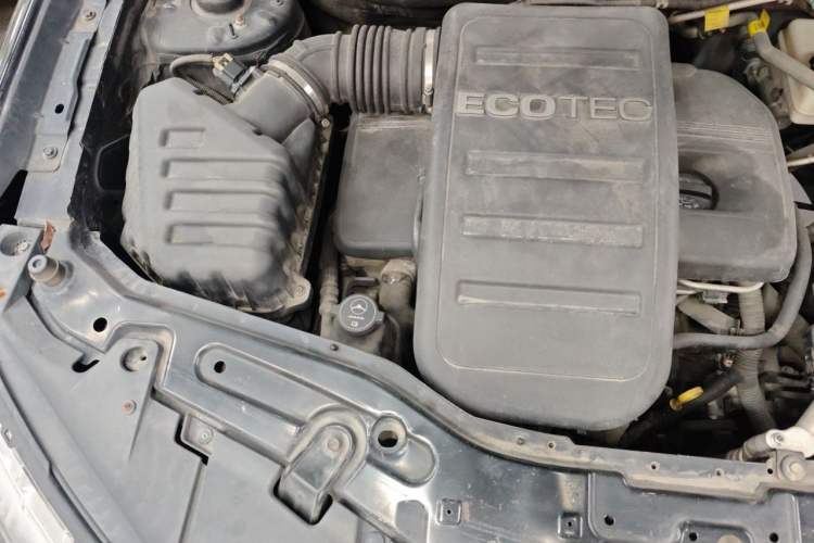 Used Chevrolet Captiva 2014 2.4L Two-Wheel Drive Urban Version 7 Seats Engine Bay Right