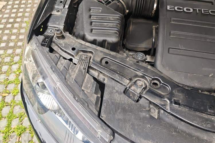Used Chevrolet Captiva 2014 2.4L 4x4 Flagship Edition 7 Seats Engine Bay Right