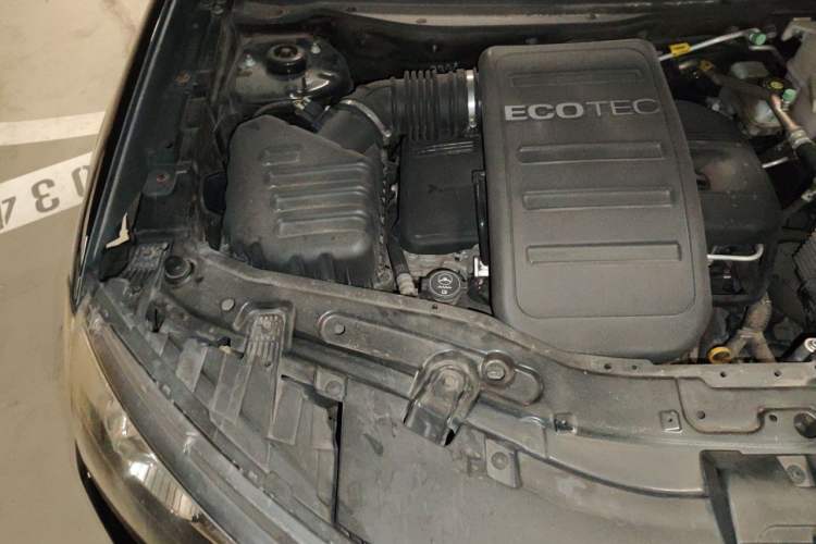 Used Chevrolet Captiva 2014 2.4L Two-Wheel Drive Urban Version 7 Seats Engine Bay Right