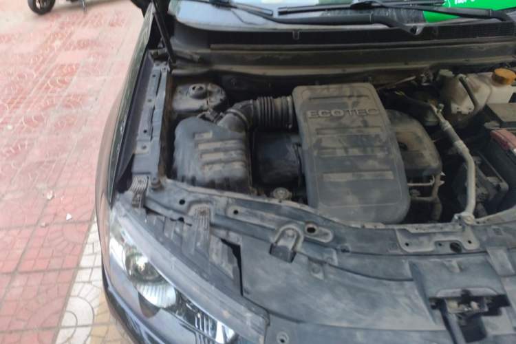 Used Chevrolet Captiva 2014 2.4L Two-Wheel Drive Urban Version 7 Seats Engine Bay Right