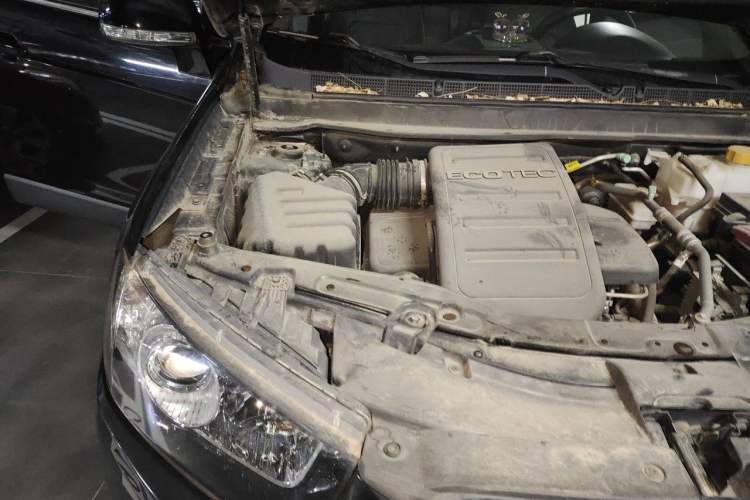 Used Chevrolet Captiva 2014 2.4L Two-Wheel Drive Urban Version 7 Seats Engine Bay Right
