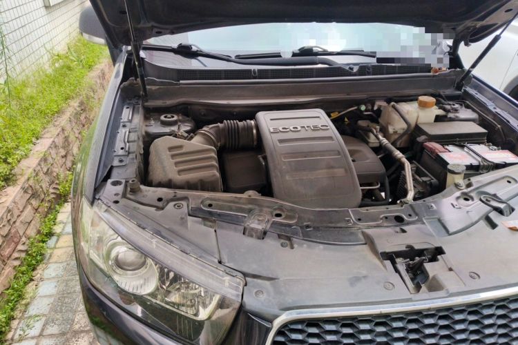 Used Chevrolet Captiva 2014 2.4L Two-Wheel Drive Urban Version 7 Seats Engine Bay Right