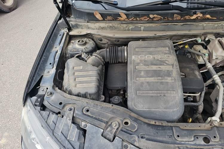 Used Chevrolet Captiva 2014 2.4L Two-Wheel Drive Urban Version 7 Seats Engine Bay Right