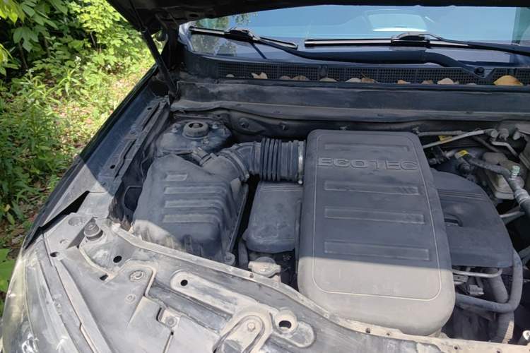 Used Chevrolet Captiva 2014 2.4L Two-Wheel Drive Urban Version 7 Seats Engine Bay Right