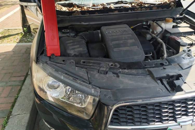 Used Chevrolet Captiva 2014 2.4L Two-Wheel Drive Urban Version 7 Seats Engine Bay Right