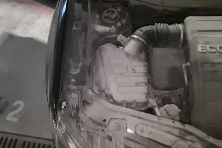 Used Chevrolet Captiva 2014 2.4L Two-Wheel Drive Urban Version 7 Seats Engine Bay Right