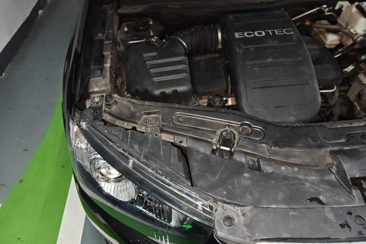 Used Chevrolet Captiva 2014 2.4L Two-Wheel Drive Urban Version 7 Seats Engine Bay Right