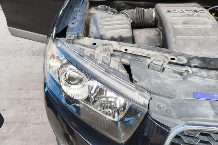 Used Chevrolet Captiva 2014 2.4L Two-Wheel Drive Urban Version 7 Seats Engine Bay Right