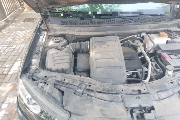 Used Chevrolet Captiva 2014 2.4L Two-Wheel Drive Urban Version 7 Seats Engine Bay Right