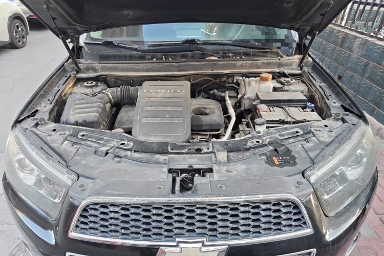 Used Chevrolet Captiva 2014 2.4L Two-Wheel Drive Urban Version 7 Seats Engine Bay
