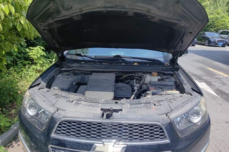 Used Chevrolet Captiva 2014 2.4L Two-Wheel Drive Urban Version 7 Seats Engine Bay