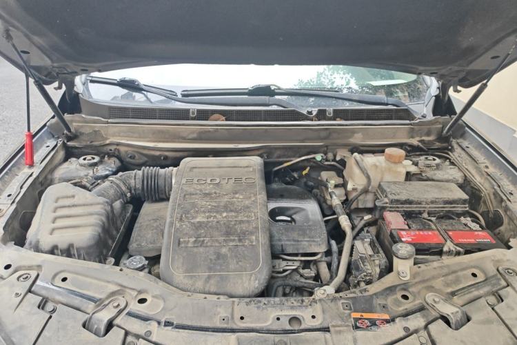 Used Chevrolet Captiva 2014 2.4L 4x4 Flagship Edition 7 Seats Engine Bay