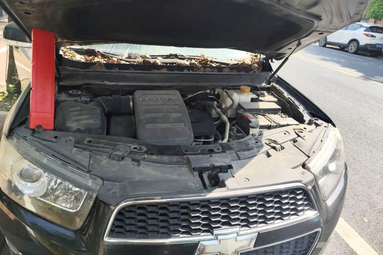 Used Chevrolet Captiva 2014 2.4L Two-Wheel Drive Urban Version 7 Seats Engine Bay