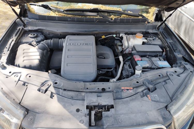 Used Chevrolet Captiva 2014 2.4L 4x4 Flagship Edition 7 Seats Engine Bay