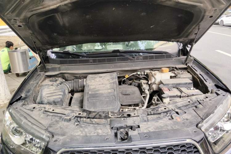 Used Chevrolet Captiva 2014 2.4L Two-Wheel Drive City Edition 5 Seats Engine Bay