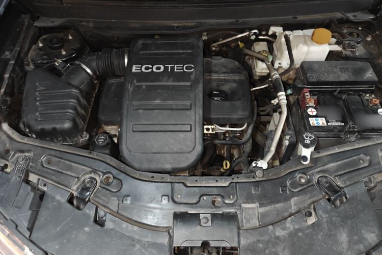Used Chevrolet Captiva 2014 2.4L Two-Wheel Drive Urban Version 7 Seats Engine Bay