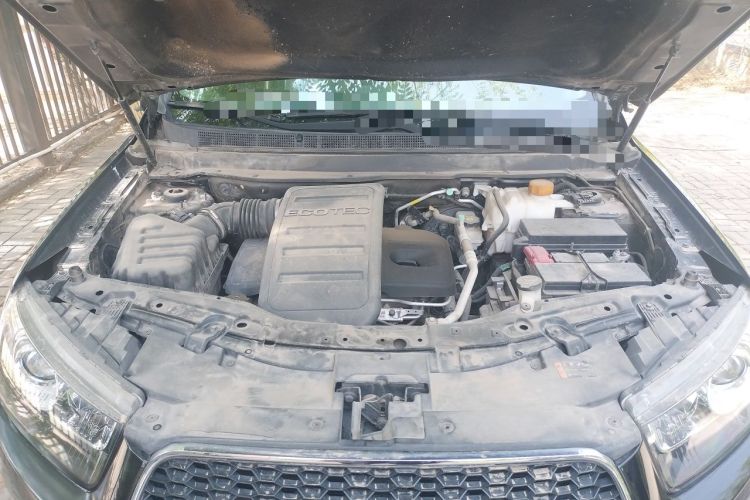 Used Chevrolet Captiva 2014 2.4L Two-Wheel Drive Urban Version 7 Seats Engine Bay