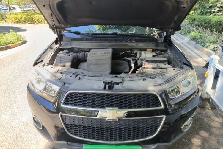 Used Chevrolet Captiva 2014 2.4L 4x4 Flagship Edition 7 Seats Engine Bay