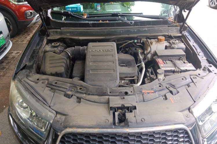 Used Chevrolet Captiva 2014 2.4L 4x4 Flagship Edition 7 Seats Engine Bay