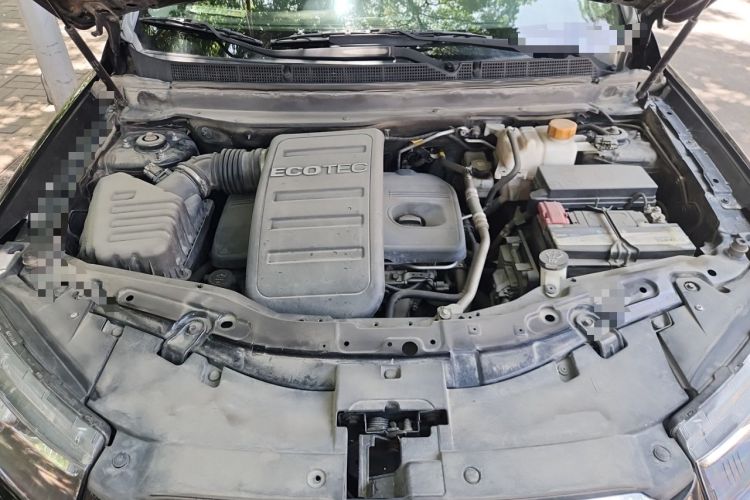 Used Chevrolet Captiva 2014 2.4L Two-Wheel Drive Urban Version 7 Seats Engine Bay