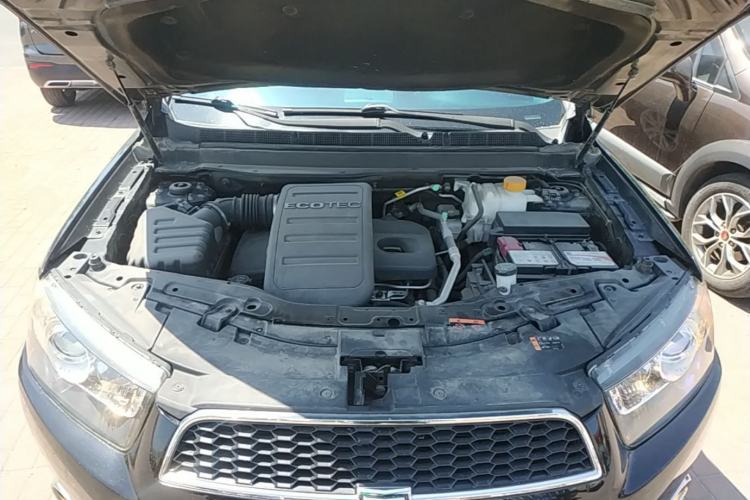 Used Chevrolet Captiva 2014 2.4L 4x4 Flagship Edition 7 Seats Engine Bay