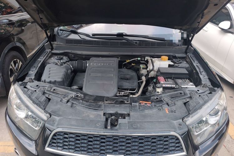 Used Chevrolet Captiva 2014 2.4L 4x4 Flagship Edition 7 Seats Engine Bay