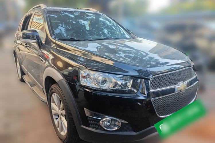 Used Chevrolet Captiva 2014 2.4L 4x4 Flagship Edition 7 Seats Front Right 45 Deg