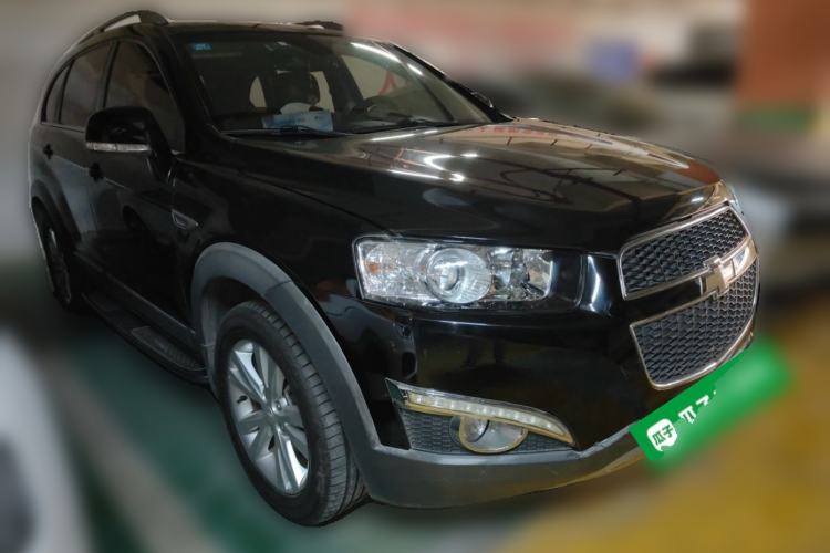 Used Chevrolet Captiva 2014 2.4L 4x4 Flagship Edition 7 Seats Front Right 45 Deg