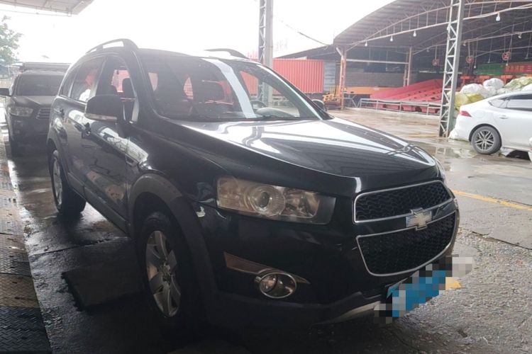 Used Chevrolet Captiva 2014 2.4L Two-Wheel Drive Urban Version 7 Seats Front Right 45 Deg