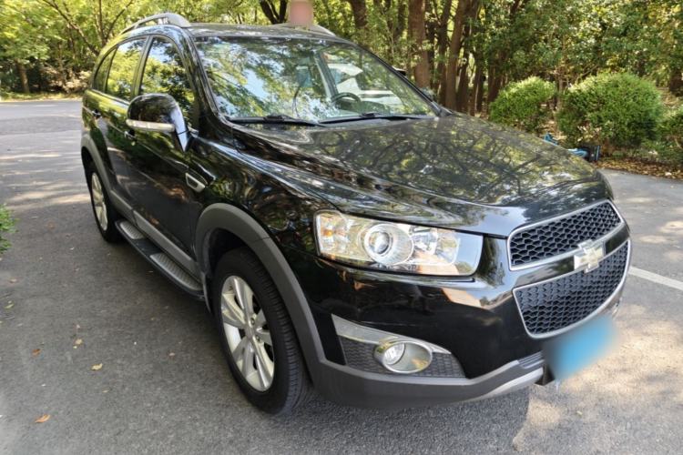 Used Chevrolet Captiva 2014 2.4L 4x4 Flagship Edition 7 Seats Front Right 45 Deg