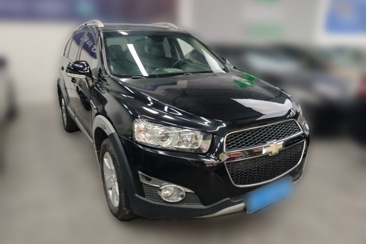 Used Chevrolet Captiva 2014 2.4L Two-Wheel Drive Urban Version 7 Seats Front Right 45 Deg
