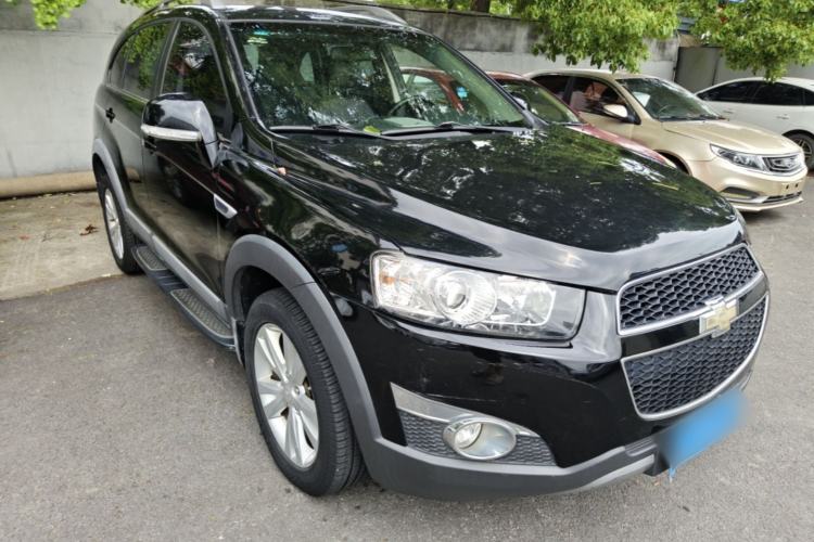 Used Chevrolet Captiva 2014 2.4L 4x4 Flagship Edition 7 Seats Front Right 45 Deg