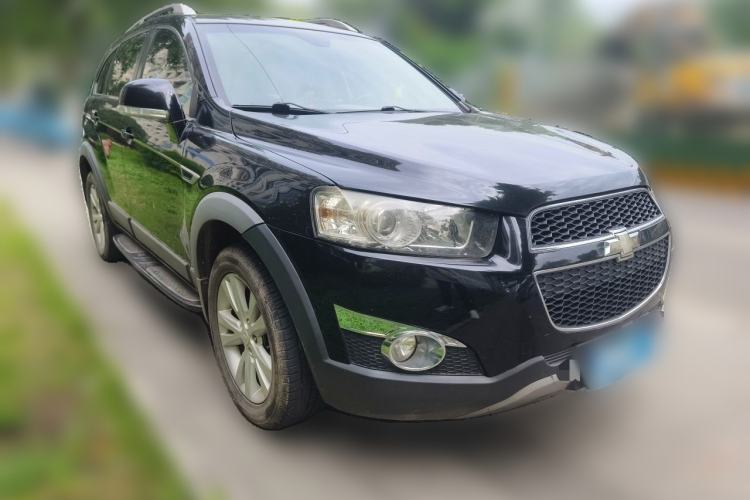 Used Chevrolet Captiva 2014 2.4L 4x4 Flagship Edition 7 Seats Front Right 45 Deg
