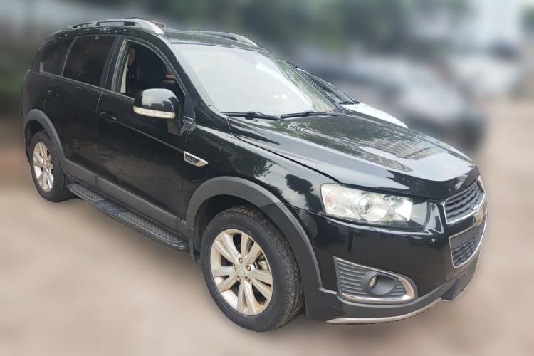 Used Chevrolet Captiva 2014 2.4L 4x4 Flagship Edition 7 Seats Front Right 45 Deg