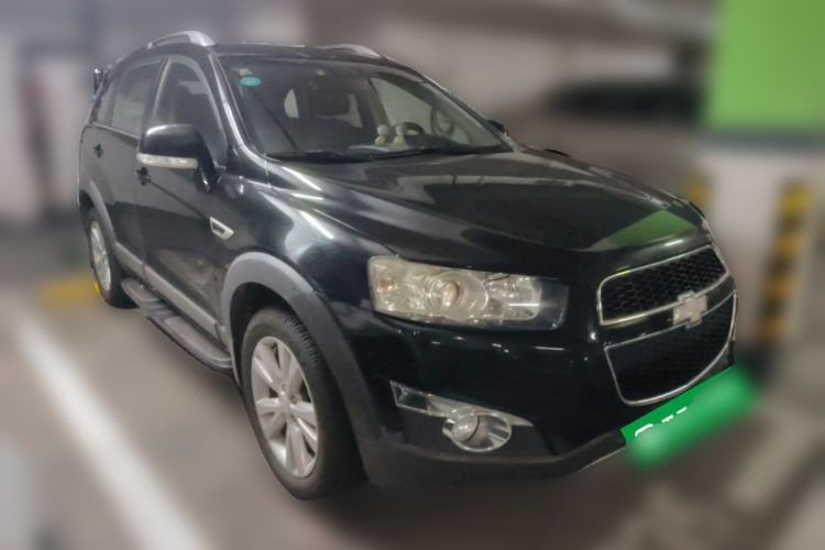 Used Chevrolet Captiva 2014 2.4L 4x4 Flagship Edition 7 Seats Front Right 45 Deg