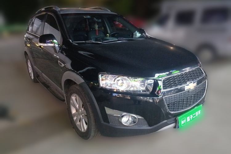 Used Chevrolet Captiva 2014 2.4L 4x4 Flagship Edition 7 Seats Front Right 45 Deg