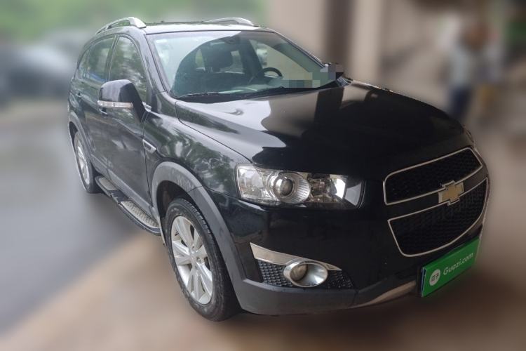 Used Chevrolet Captiva 2014 2.4L 4x4 Flagship Edition 7 Seats Front Right 45 Deg