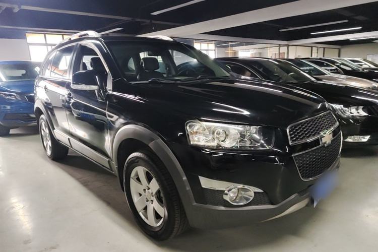 Used Chevrolet Captiva 2014 2.4L Two-Wheel Drive Urban Version 7 Seats Front Right 45 Deg