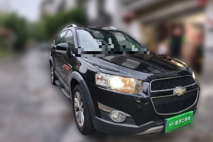 Used Chevrolet Captiva 2014 2.4L 4x4 Flagship Edition 7 Seats Front Right 45 Deg