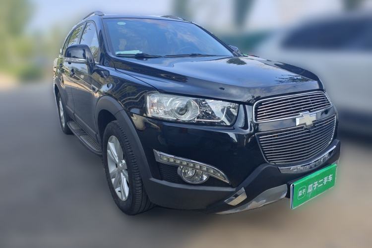 Used Chevrolet Captiva 2014 2.4L 4x4 Flagship Edition 7 Seats Front Right 45 Deg