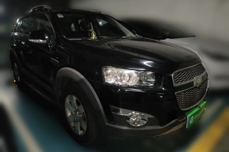 Used Chevrolet Captiva 2014 2.4L Two-Wheel Drive Urban Version 7 Seats Front Right 45 Deg