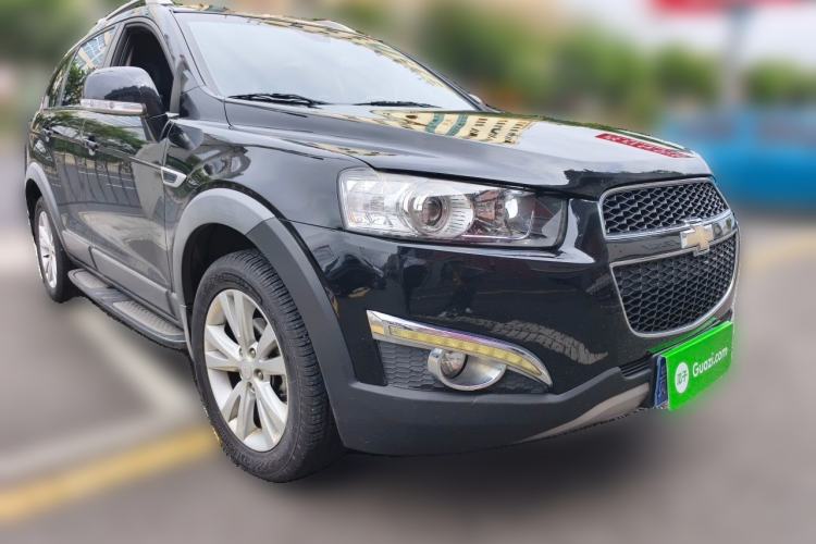 Used Chevrolet Captiva 2014 2.4L 4x4 Flagship Edition 7 Seats Front Right 45 Deg