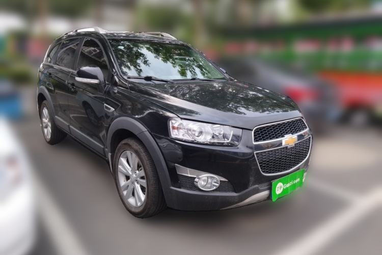 Used Chevrolet Captiva 2014 2.4L 4x4 Flagship Edition 7 Seats Front Right 45 Deg