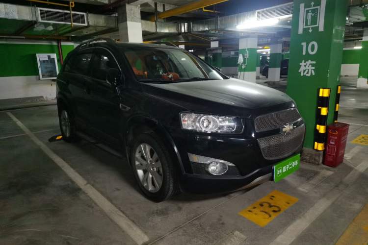 Used Chevrolet Captiva 2014 2.4L 4x4 Flagship Edition 7 Seats Front Right 45 Deg